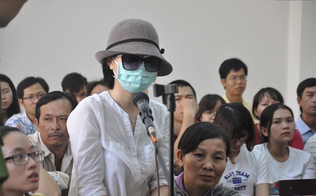 Chuẩn bị xét xử sơ thẩm lần 2 vụ cô gái thuê người tạt axit nữ sinh viên mù mắt ở Sài Gòn - Ảnh 2.