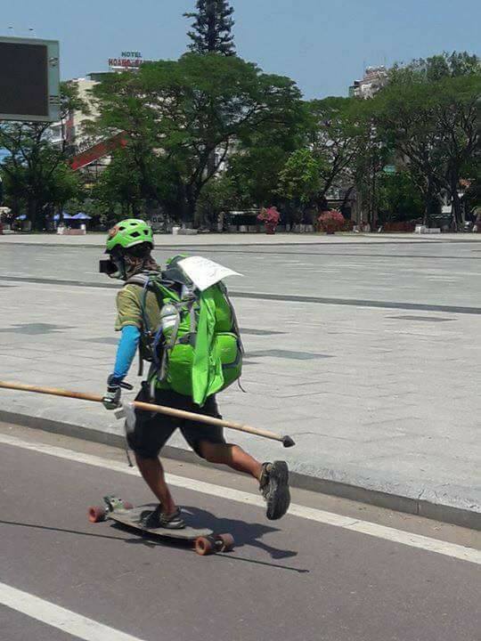 Ch&agrave;ng phượt thủ nước ngo&agrave;i đi xuy&ecirc;n Việt chỉ bằng chiếc v&aacute;n trượt - Ảnh 4.