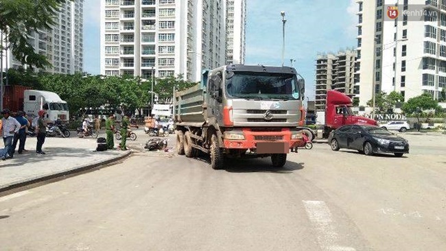 TP. HCM: Người phụ nữ bị xe ben c&aacute;n tử vong sau khi chở con đi học - Ảnh 2.