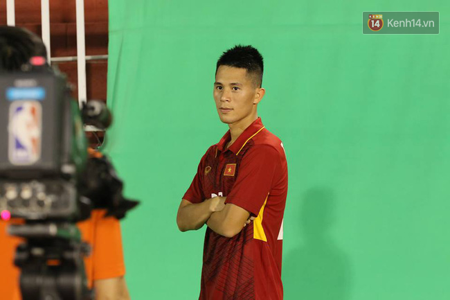 Dàn hot boy U20 Việt Nam tạo dáng chuyên nghiệp trước ống kính máy quay - Ảnh 7.