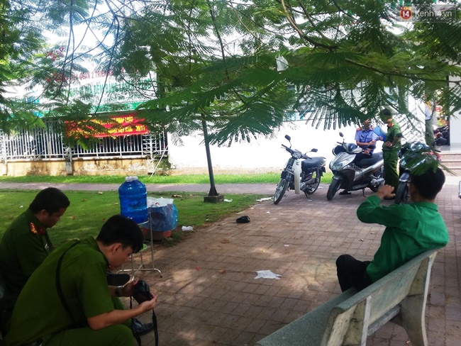 Hoảng hồn ph&aacute;t hiện x&aacute;c người đ&agrave;n &ocirc;ng kh&ocirc;ng mặc &aacute;o tr&ecirc;n ghế đ&aacute; bệnh viện ở S&agrave;i G&ograve;n - Ảnh 2.