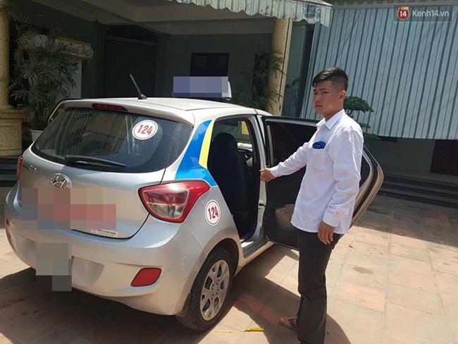 Tài xế taxi mở bung 2 cửa phóng trên đường: Biết nguy hiểm nhưng tình thế cấp bách, cứu người là quan trọng - Ảnh 2.