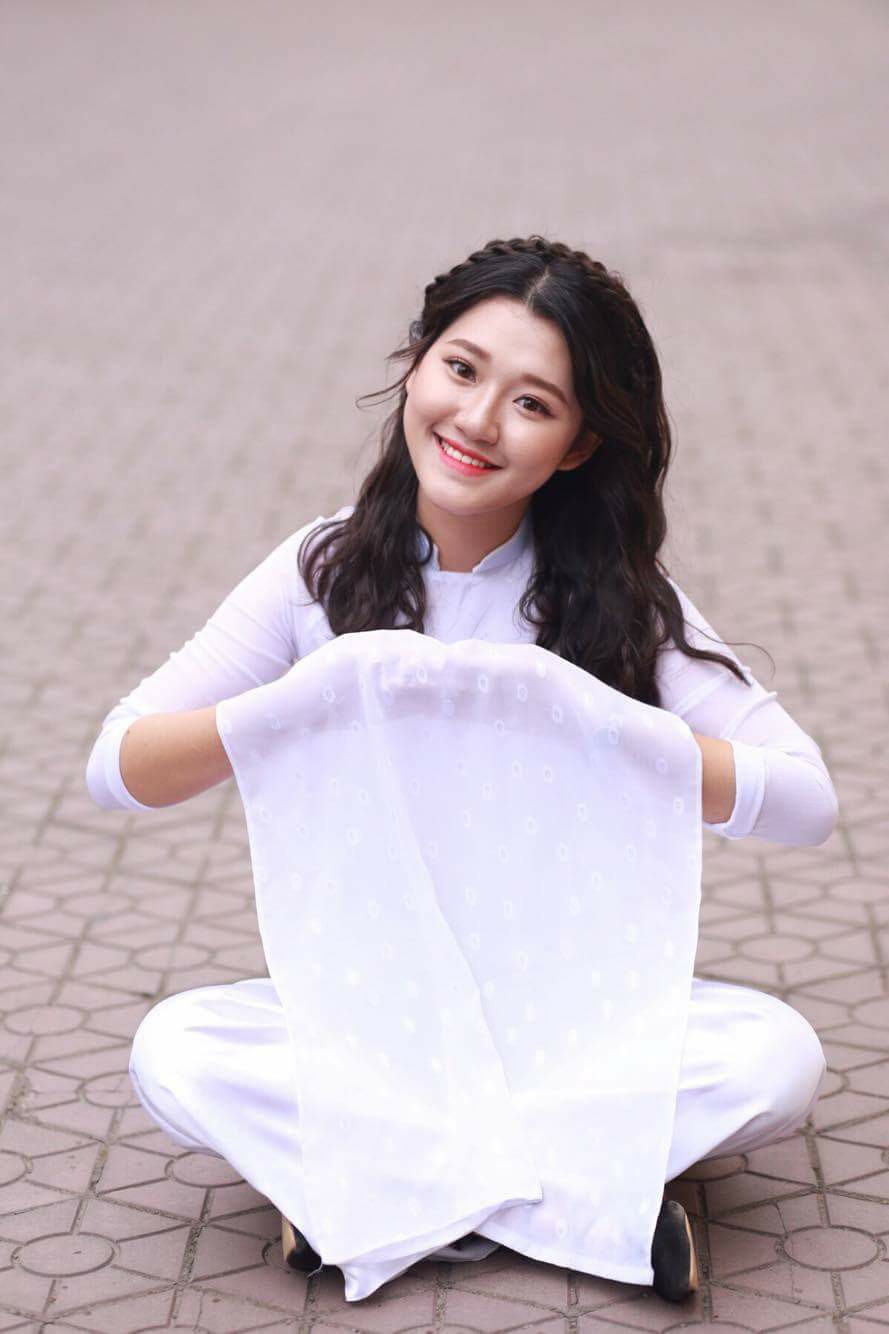 Nữ sinh Nghệ An xinh đẹp đạt 9.75 điểm môn Văn, được tuyển thẳng vào ĐH Sư phạm Hà Nội - Ảnh 3. Nữ sinh Nghệ An xinh đẹp đạt 9.75 điểm môn Văn, được tuyển thẳng vào ĐH Sư phạm Hà Nội - Ảnh 3.