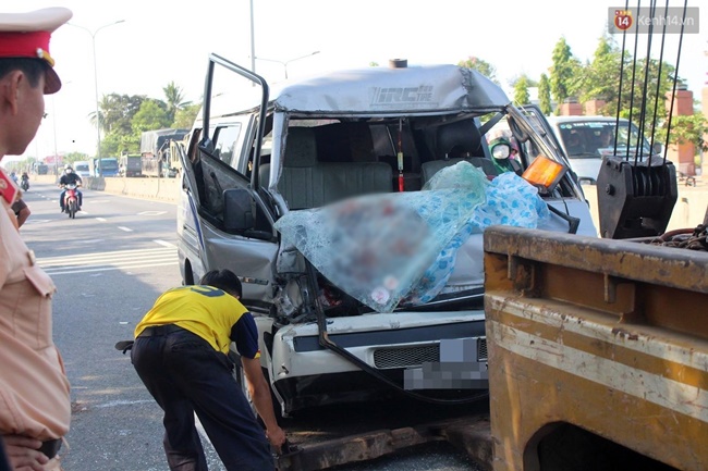 Quảng Nam: 1 người tử vong tại chỗ sau cú va chạm kinh hoàng giữa xe khách và xe tải - Ảnh 2.