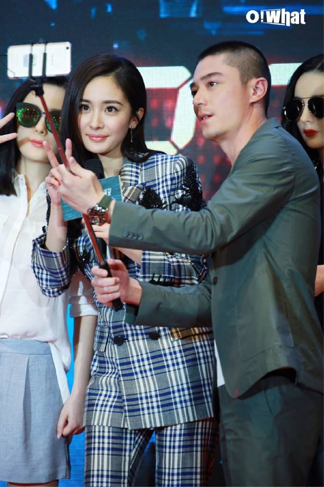 Mặc scandal ly dị, &eacute;p cưới, Dương Mịch - Hoắc Kiến Hoa xuất hiện th&acirc;n mật b&ecirc;n nhau tại sự kiện - Ảnh 9.