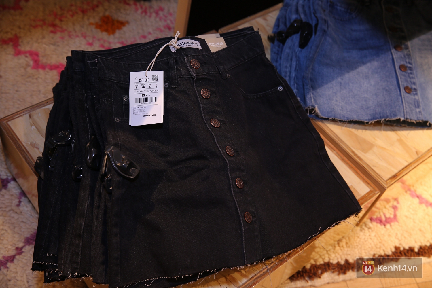 Pull&Bear Việt Nam: Giá rẻ hơn Thái Lan, áo phông giá từ 149.000 đồng, quần jeans từ 699.000 đồng - Ảnh 14. Pull&Bear Việt Nam: Giá rẻ hơn Thái Lan, áo phông giá từ 149.000 đồng, quần jeans từ 699.000 đồng - Ảnh 14.