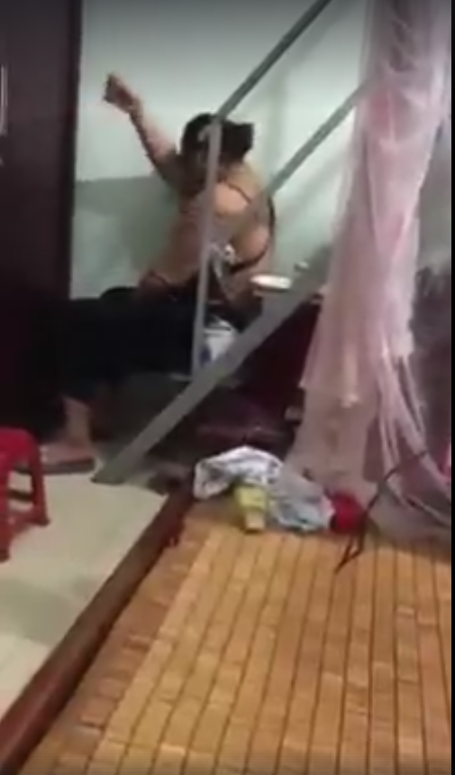 Cô vợ đáng yêu giận dỗi, khóc mếu máo chỉ vì bị chồng chê béo - Ảnh 2.