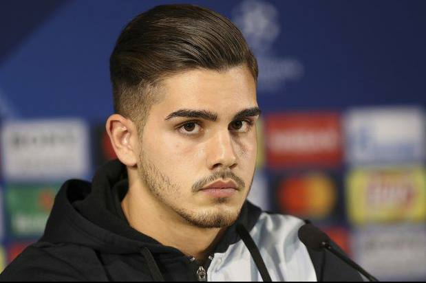 AC Milan vẫn c&oacute; sức h&uacute;t rất lớn với những cầu thủ điển trai - Ảnh 1.