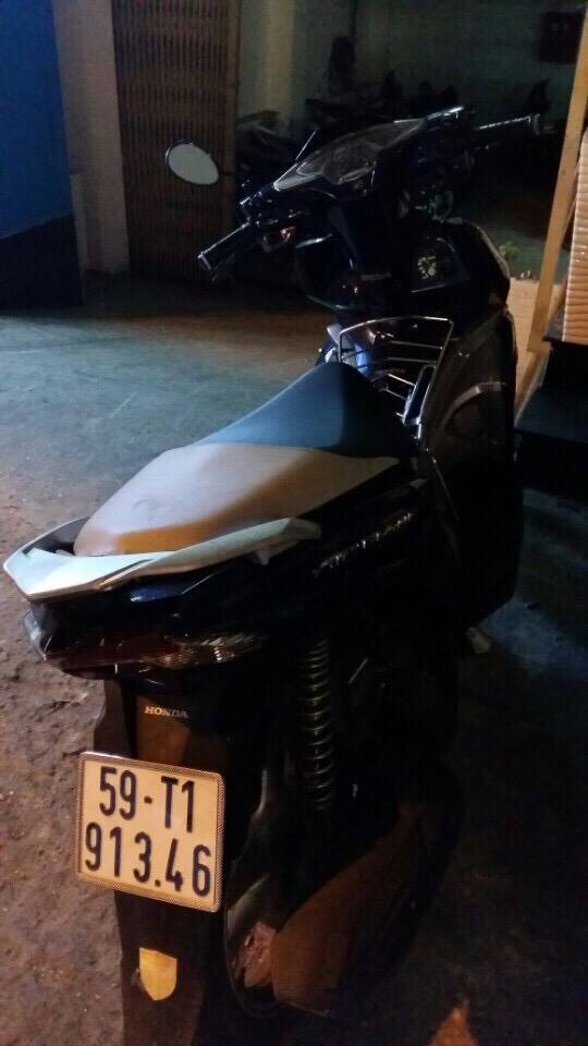 Đóng giả tài xế GrabBike trộm xe máy giữa trung tâm Sài Gòn - Ảnh 2.