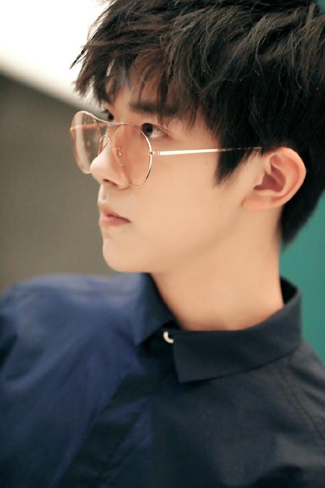 Vẻ ngượng ngùng của Dịch Dương Thiên Tỉ (TFBoys) khi phải quàng vai bạn nữ khiến các fan thích thú - Ảnh 7.