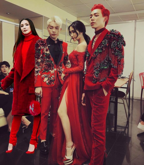 Giáng sinh chưa đến mà Hồ Quỳnh Hương đã cosplay bà già Noel ngay rồi? - Ảnh 3. Giáng sinh chưa đến mà Hồ Quỳnh Hương đã cosplay bà già Noel ngay rồi? - Ảnh 3.