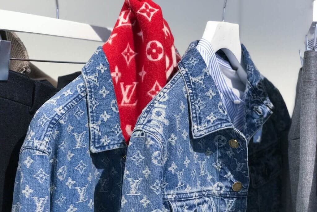 5 BST collab ầm ĩ nhất, khiến các tín đồ thời trang cháy túi nhanh nhất trong năm 2017 - Ảnh 3. 5 BST collab ầm ĩ nhất, khiến các tín đồ thời trang cháy túi nhanh nhất trong năm 2017 - Ảnh 3.