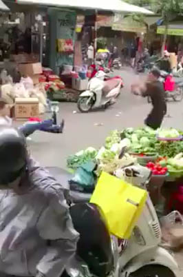 Hà Nội: Chém người vì xích mích tại quán điện tử - Ảnh 2.