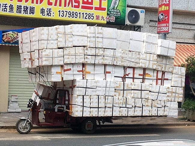 Tr&ecirc;n đường phố Trung Quốc, chuyện qu&aacute;i g&igrave; cũng c&oacute; thể xảy ra - Ảnh 3.