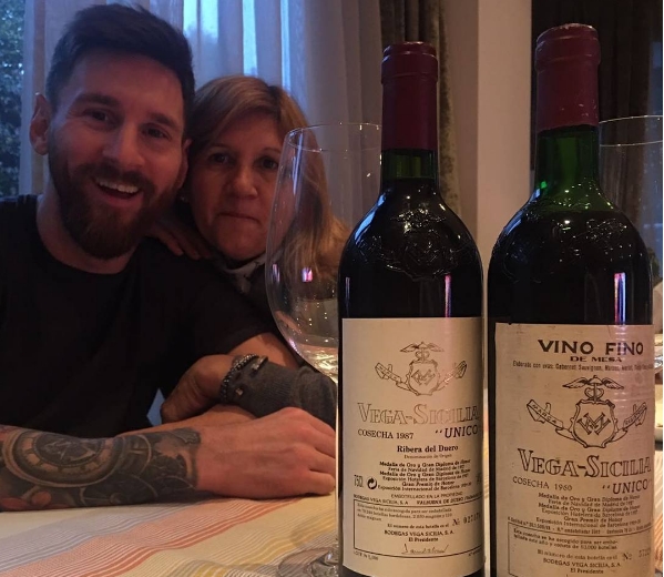 Messi tặng mẹ món quà sinh nhật vô cùng đặc biệt - Ảnh 1.