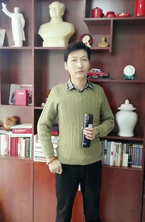 Chưa tới 14/2 thế nhưng anh chồng soái ca này đã tặng vợ bó hoa hồng hơn 500 triệu đồng - Ảnh 2.