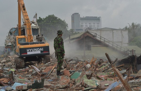 Thế giới tình dục ngầm trong các khu phố đèn đỏ bất hợp pháp ở Indonesia - Ảnh 2.