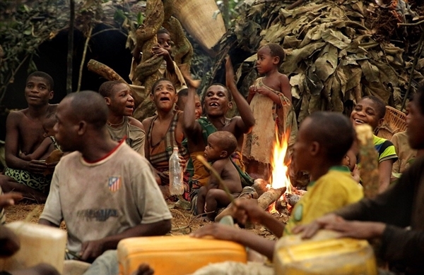 Bên trong bộ lạc gần 50% trẻ em không thể sống quá 5 tuổi ở châu Phi - Ảnh 2.