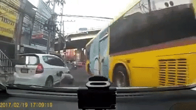 Th&aacute;i Lan: Th&oacute;t tim với m&agrave;n bật nhảy tho&aacute;t chết của người phụ nữ may mắn nhất hệ mặt trời - Ảnh 3.