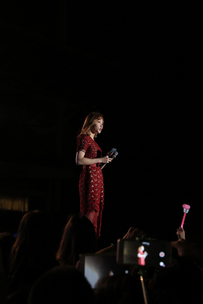 Clip: Kh&aacute;n giả h&eacute;t vang t&ecirc;n MC Hani (EXID) tại MBC Music K-Plus Concert - Ảnh 3.