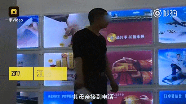 Mẹ kh&ocirc;ng cho 560 ngh&igrave;n đồng đi mua quần, con trai cầm dao phay đến ng&acirc;n h&agrave;ng l&agrave;m loạn - Ảnh 2.