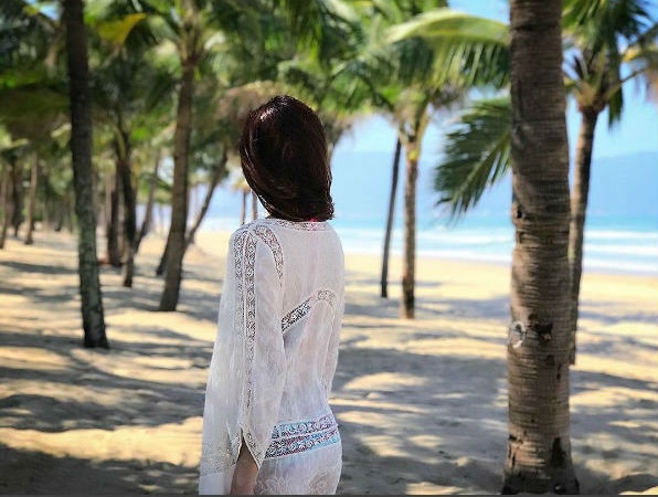 Hoa hậu Thu Thảo diện bikini đi du lịch Đà Nẵng cùng bạn trai - Ảnh 2.