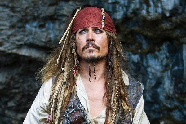 Johnny Depp trả hàng trăm nghìn đô để người khác đọc thoại cho mình - Ảnh 2.