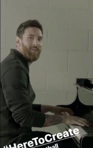 Ngạc nhiên chưa! Messi đánh piano điêu luyện nhạc hiệu Champions League - Ảnh 2.