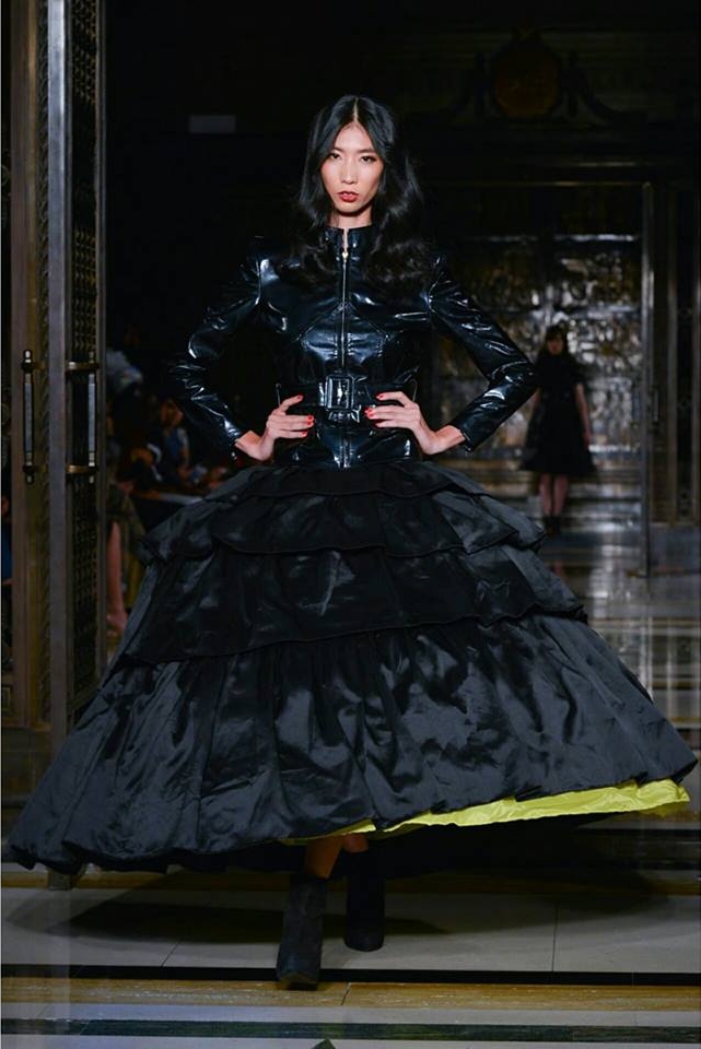 Trúng liên tiếp 8 show, Trang Phạm là mẫu Việt đắt show nhất tại London Fashion Week - Ảnh 3.