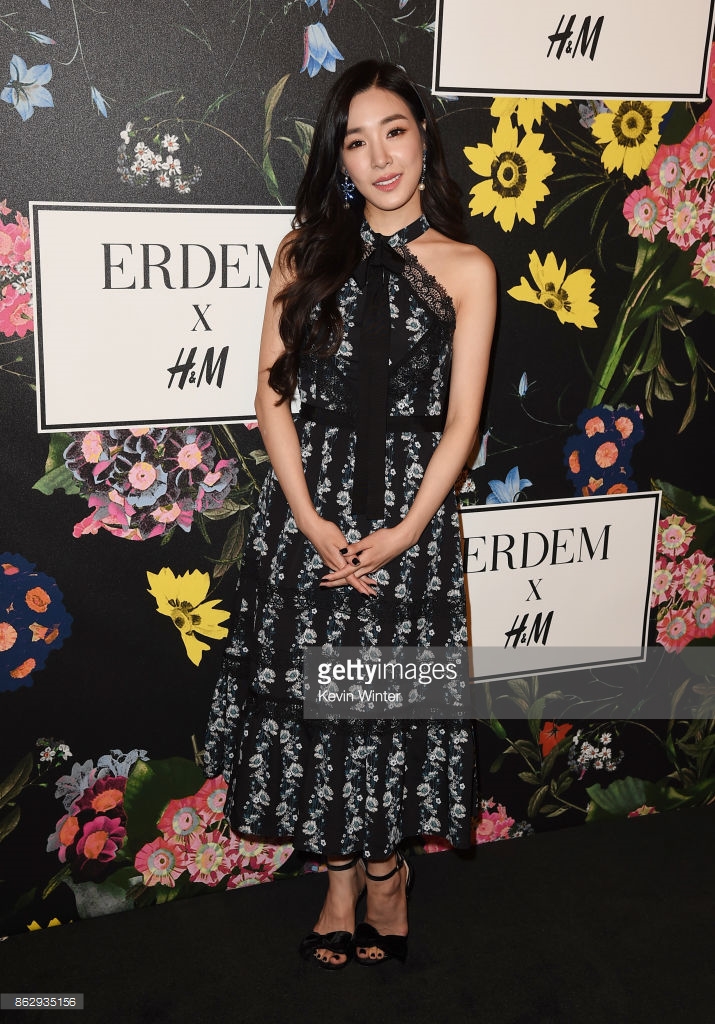 Chi Pu diện style lạ, trò chuyện vui vẻ với Tiffany trong sự kiện ra mắt BST H&M x ERDEM tại Mỹ - Ảnh 4. Chi Pu diện style lạ, trò chuyện vui vẻ với Tiffany trong sự kiện ra mắt BST H&M x ERDEM tại Mỹ - Ảnh 4.