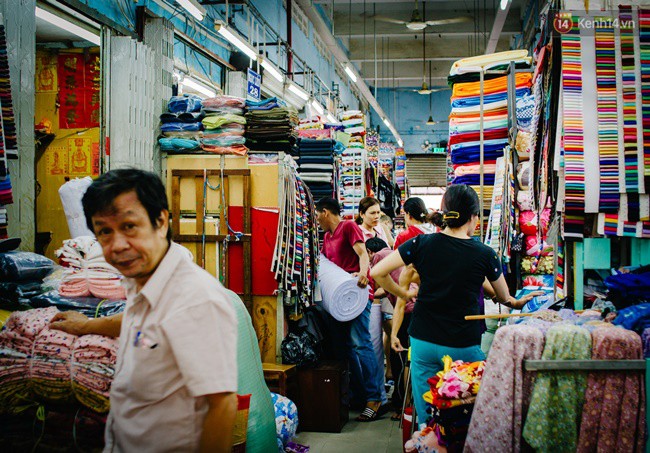 Ch&ugrave;m ảnh: Gh&eacute; thăm chợ So&aacute;i K&igrave;nh L&acirc;m - thi&ecirc;n đường vải v&oacute;c l&acirc;u đời v&agrave; nhộn nhịp nhất ở S&agrave;i G&ograve;n - Ảnh 2.