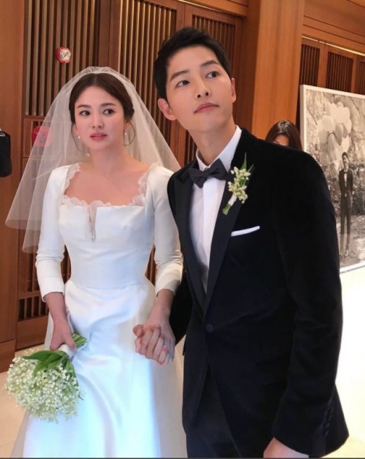 Song Joong Ki một mình tới Hồng Kông chuẩn bị MAMA, Song Hye Kyo lặng lẽ đặt vé máy bay và khách sạn ở cùng ông xã - Ảnh 2.