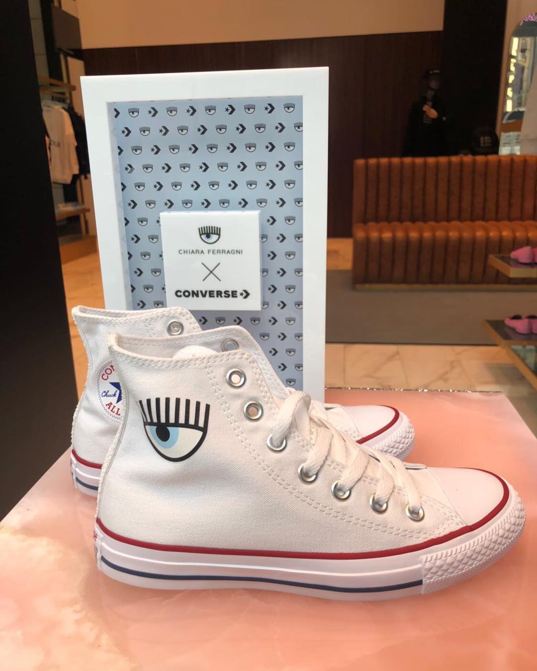 Thêm một BST Converse Chuck Taylor xinh yêu kinh khủng đảm bảo nàng nào cũng đổ đứ đừ - Ảnh 3. Thêm một BST Converse Chuck Taylor xinh yêu kinh khủng đảm bảo nàng nào cũng đổ đứ đừ - Ảnh 3.
