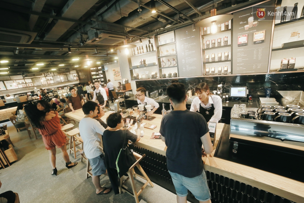 Một quán Starbucks hoành tráng đã thay thế Highlands Nhà Thờ - nơi bao hot boy, hot girl Hà Nội đã từng check-in! - Ảnh 7.