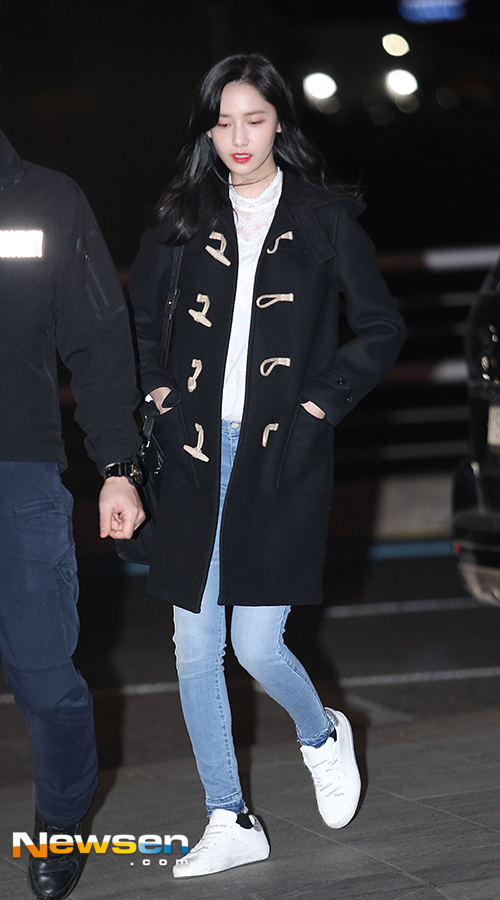 HOT: Yoona (SNSD) giản dị vẫn đẹp hút hồn tại sân bay Hàn, chuẩn bị đổ bộ Việt Nam - Ảnh 2.