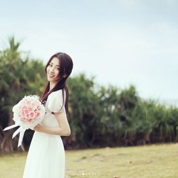 Lộ ảnh cưới đẹp như mộng của kiều nữ Gia đ&igrave;nh l&agrave; số một Park Ha Sun - Ảnh 1.