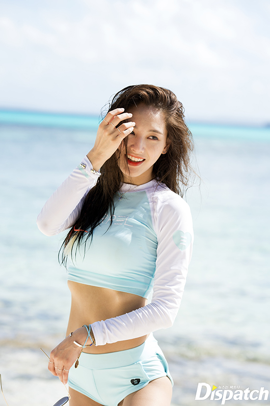 Bỏng mắt với h&igrave;nh hậu trường &aacute;o tắm sexy c&ograve;n hơn cả b&igrave;a tạp ch&iacute; của 2 mỹ nh&acirc;n Kpop - Ảnh 13.