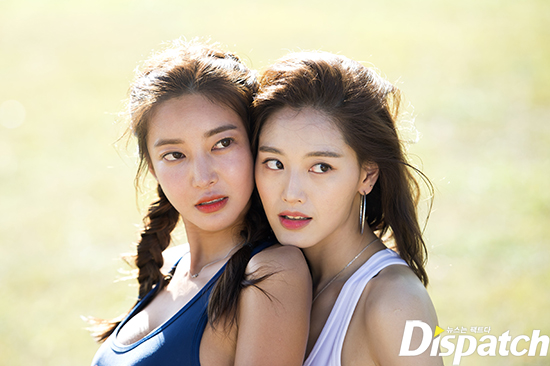 Bỏng mắt với h&igrave;nh hậu trường &aacute;o tắm sexy c&ograve;n hơn cả b&igrave;a tạp ch&iacute; của 2 mỹ nh&acirc;n Kpop - Ảnh 2.