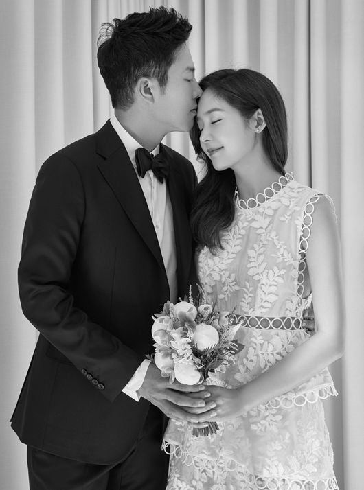 Nữ thần thế hệ idol thứ 1 Sung Yuri bí mật kết hôn, khoe ảnh cưới đẹp lung linh - Ảnh 3.