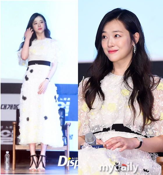 Sulli đẹp xuất sắc khi trở lại là gái ngoan, sánh đôi bên Kim Soo Hyun tại sự kiện - Ảnh 1.