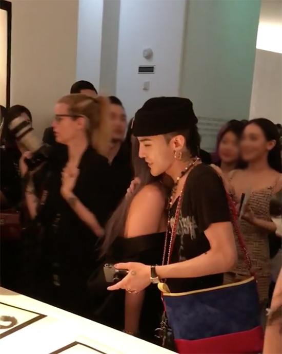 Netizen Hàn hốt hoảng với khuôn mặt ngày càng khác lạ của G-Dragon - Ảnh 1.