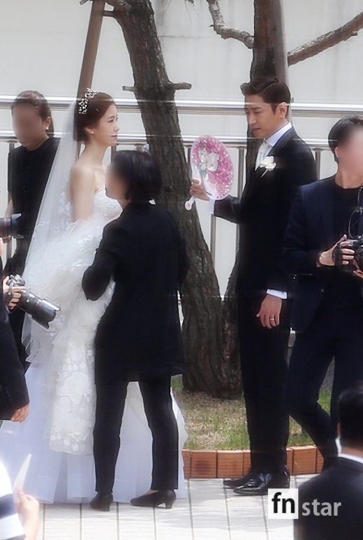Đám cưới Eric Mun và Na Hye Mi: Chú rể ân cần đưa cô dâu vào lễ đường, dàn phù rể quậy hết mình - Ảnh 12.