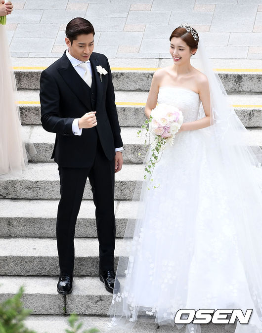 Đám cưới Eric Mun và Na Hye Mi: Chú rể ân cần đưa cô dâu vào lễ đường, dàn phù rể quậy hết mình - Ảnh 14.