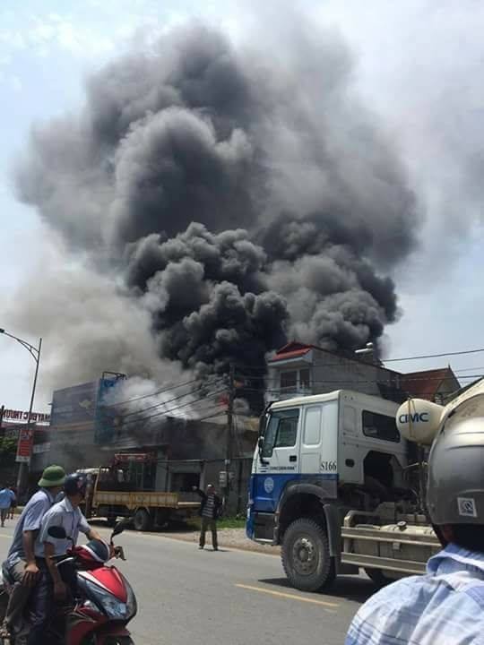 Vụ cháy xưởng bánh kẹo khiến 8 người tử vong ở Hà Nội: Do hàn xì làm bắn tia lửa điện vào trần xốp - Ảnh 2.