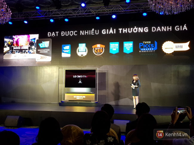 LG Việt Nam trình làng dòng TV OLED dán tường, siêu mỏng chỉ 2,75 mm, giá đắt như xe ô tô - Ảnh 13.