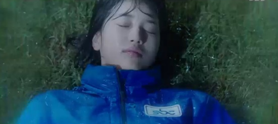 H&eacute; lộ l&iacute; do Lee Jong Suk c&oacute; si&ecirc;u năng lực v&agrave; số phận bi thảm của Suzy - Ảnh 3.