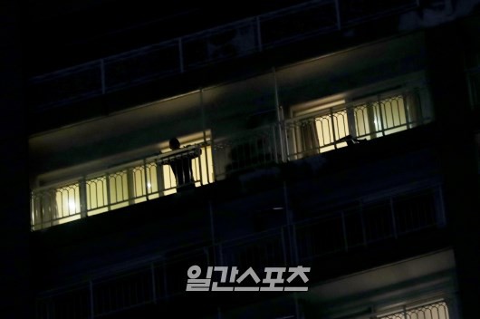 Sự thật đằng sau 2 bức ảnh hiếm hoi của Jonghyun tại nhà riêng trước khi qua đời - Ảnh 1.