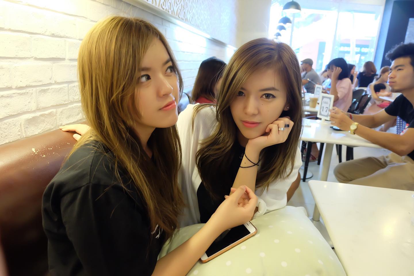 Cặp chị em sinh đôi hot nhất MXH Trúc Anh - Trâm Anh: Dạo này 1 đứa mập hơn thì mới có người phân biệt được! - Ảnh 13. Cặp chị em sinh đôi hot nhất MXH Trúc Anh - Trâm Anh: Dạo này 1 đứa mập hơn thì mới có người phân biệt được! - Ảnh 13.