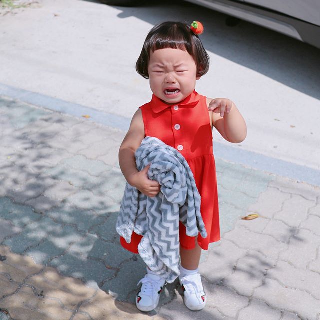 Cô nhóc Hàn Quốc có mái tóc gáo dừa dễ thương đi đâu cũng được xuýt xoa - Ảnh 13.