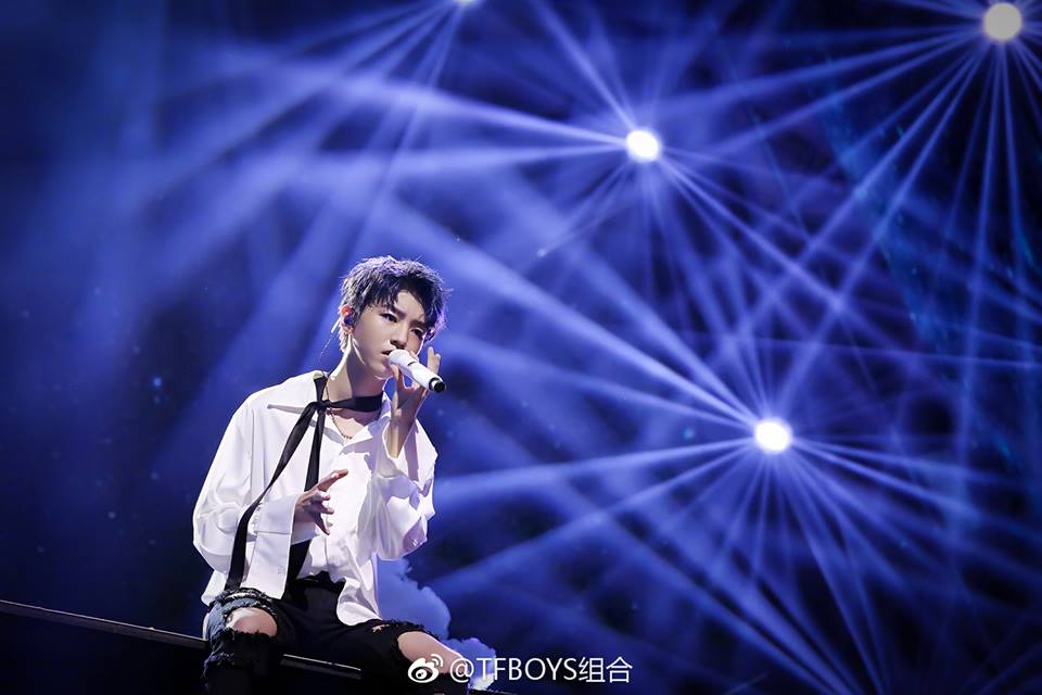 Trai đẹp tuổi teen TFBoys bùng nổ trong concert kỷ niệm 4 năm - Ảnh 25. Trai đẹp tuổi teen TFBoys bùng nổ trong concert kỷ niệm 4 năm - Ảnh 25.